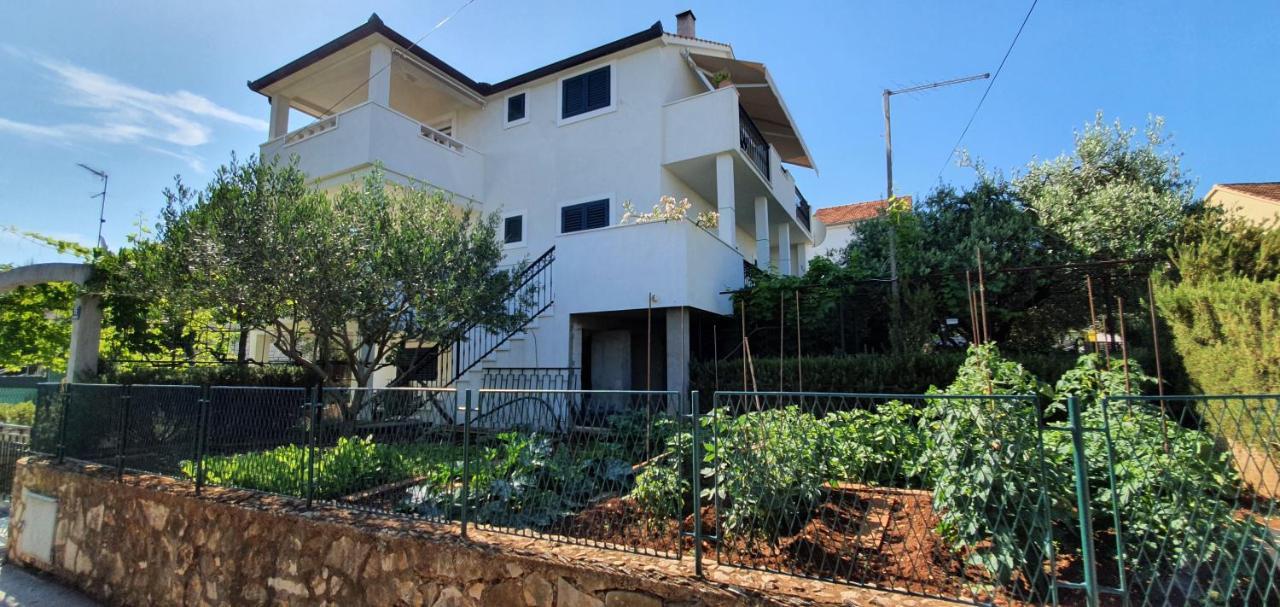 Apartments Romarin Supetar Buitenkant foto